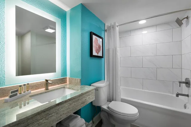 3 Bedrooms, Condo, Ocean Front, Partial View، Grande Cayman Resort 5/6