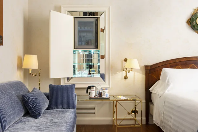 Junior, Triple, Double Bed, Sofa, Art Hotel Orologio 3/6