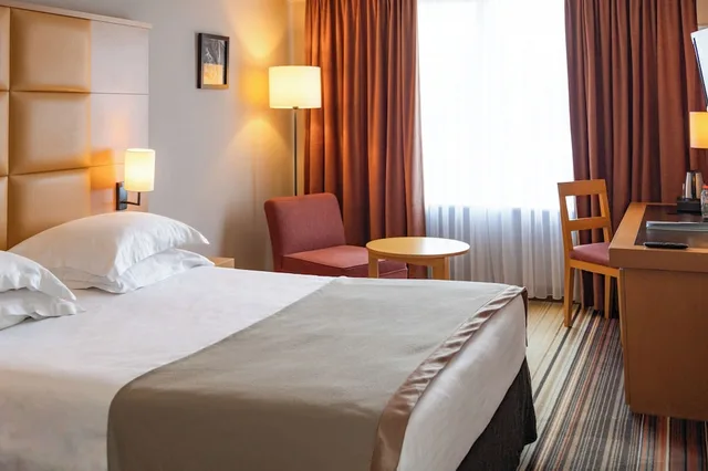 غرفة كلوب، New Hotel Charlemagne 4/9
