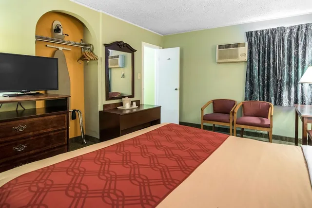 غرفة قياسية بسرير كوين، Econo Lodge Brattleboro South 3/5