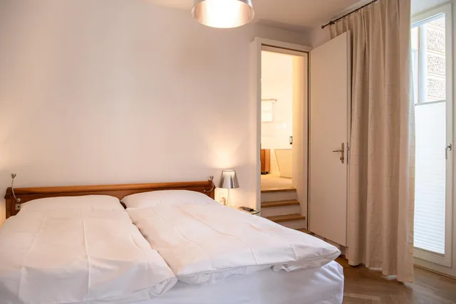 جناح جونيور، Hotel Saratz 3/10