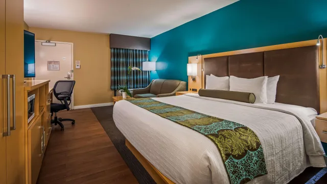 غرفة بسرير كينج، Best Western Plus South Coast Inn 3/10