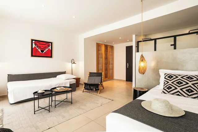 جناح جونيور عائلي بسرير كوين بإطلالة على البحر، Amaronda Resort Spa 4/4