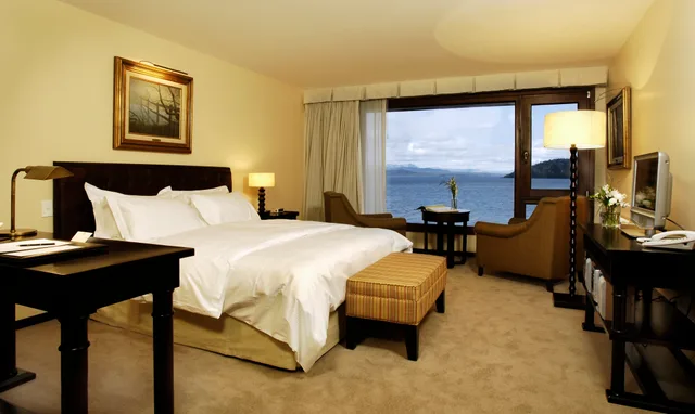 غرفة بسرير مزدوج بإطلالة على البحيرة، El Casco Art Hotel 2/3