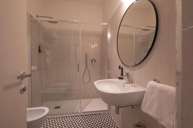 Economy, Street View، Hotel Italia e Lido Rapallo 9/10