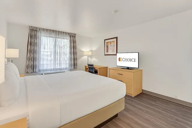 غرفة قياسية بسرير كينج، Clarion Inn Salt Lake City Airport 6/10