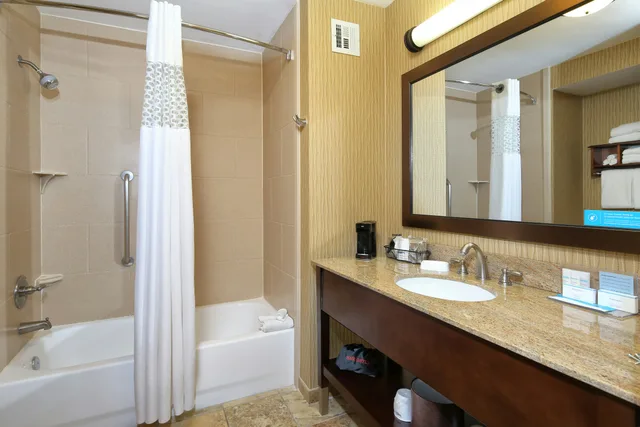غرفة بسرير كوين لذوي الإعاقة، Hampton Inn and Suites Tucson Mall 3/4