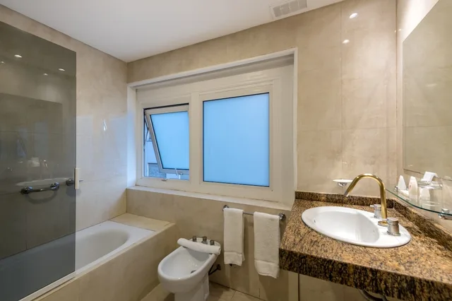 غرفة قياسية ثلاثية بسرير مزدوج وسرير فردي، Exe Hotel Colon 5/10