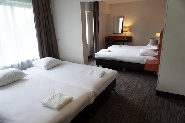 غرفة رباعية بأربعة أسرّة وسريرين منفصلين، Westlake Hotels Amsterdam 3/4