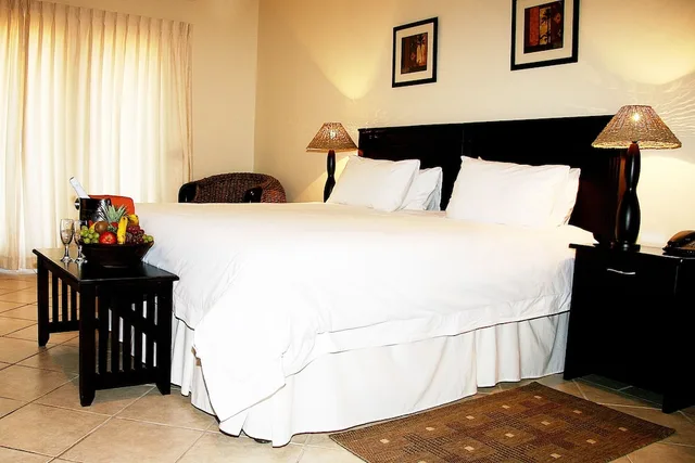 3 Bedrooms, Suite, 2 Double and Twin Beds, Splendid Inn Port Edward Ex Premier Hotel Edwardian 4/10
