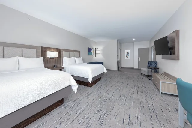 Suite, 2 Queen Beds, Sofa, Holiday Inn Express And Suites Granbury 2/6