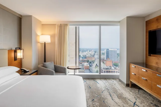 Ambassador, Suite, King Bed, Hilton Cleveland Downtown 7/10