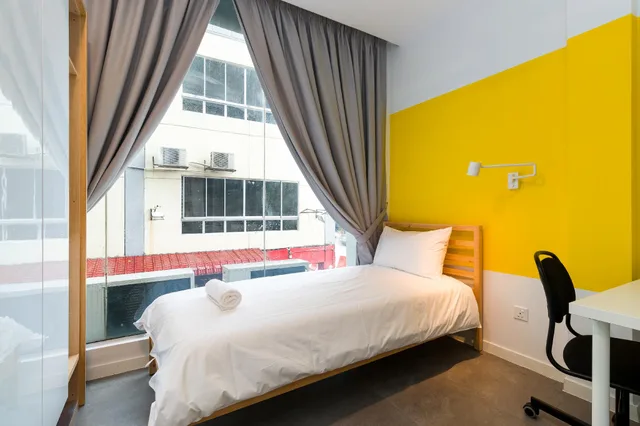 غرفة مفردة بسرير فردي بحمام مشترك، Upstairs Downstairs Coliving Kampung Pandan 1/2