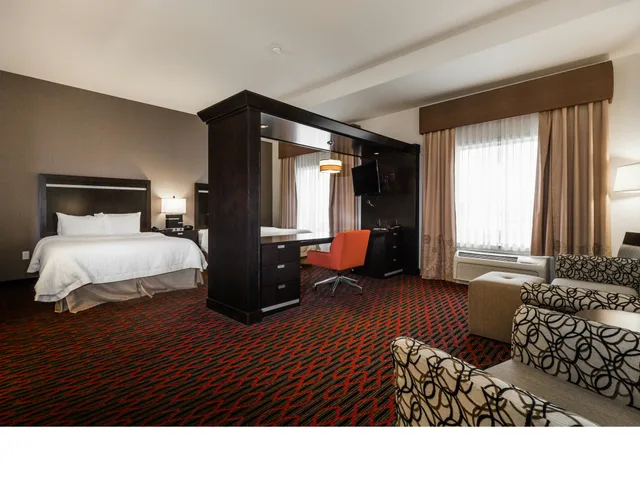 جناح استوديو بسريرين كوين، Hampton Inn and Suites by Hilton Lethbridge 1/3