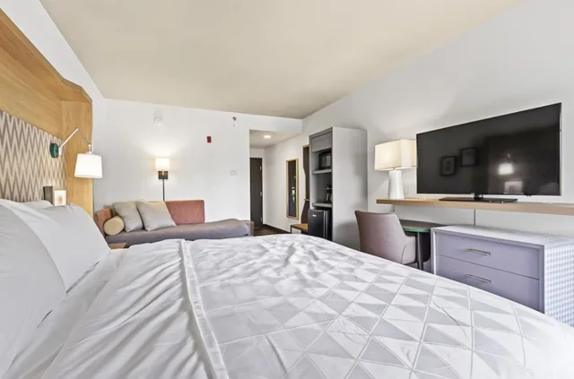غرفة قياسية بسرير كوين، Holiday Inn St. Petersburg West 10/10