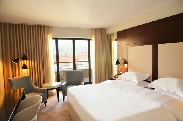 غرفة بسرير مزدوج بإطلالة على الجبل، Hyatt Regency Nice Palais de La Mediterrannee 1/6