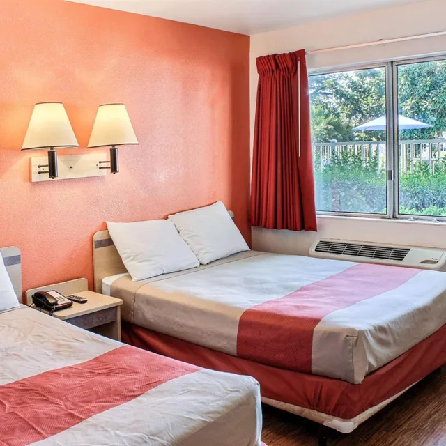 1 Queen Bed - Smoking, Motel6 King City, CA 2/10