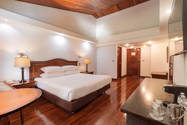 غرفة بريميوم بسرير مزدوج بإطلالة على البحيرة، Hotel Bambito by Faranda Boutique, a member of Radisson Individuals 3/5