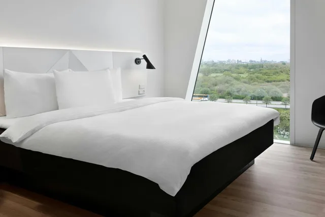 غرفة قياسية كبيرة بسرير كينج وسرير كوين بإطلالة على المدينة، AC Hotel by Marriott Bella Sky Copenhagen 2/6
