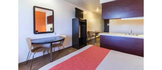 Room, 2 Queen Beds, Accessible, Motel6 Huron, OH - Sandusky 5/7