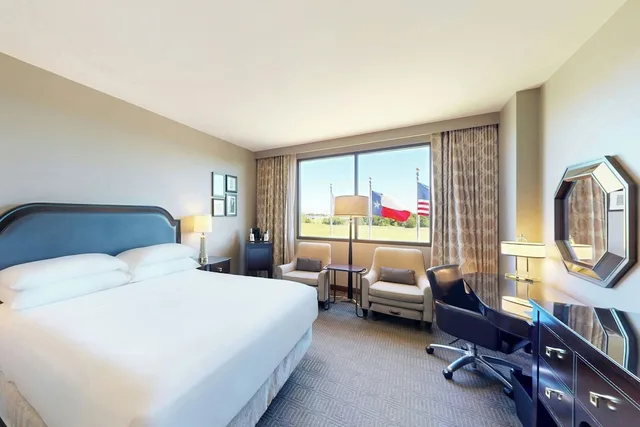 غرفة بريميوم بسرير كينج، SHERATON MCKINNEY HOTEL 2/10
