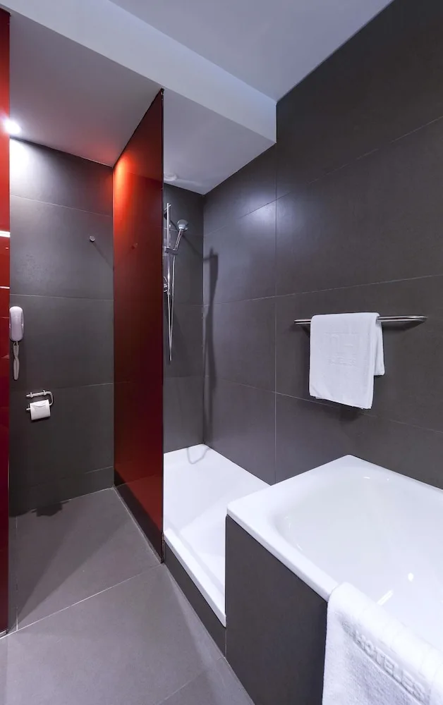 Adjoining, Family, 4 Beds, NH Collection Barcelona Constanza 4/4