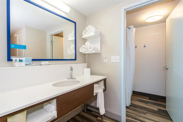 جناح بسرير كينج بغرفة نوم واحدة، Hampton Inn And Suites Flagstaff 4/5