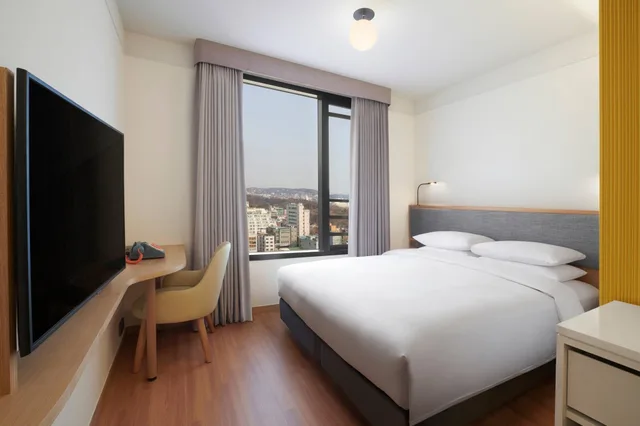 غرفة قياسية بسرير مزدوج، Moxy Seoul Insadong 1/5