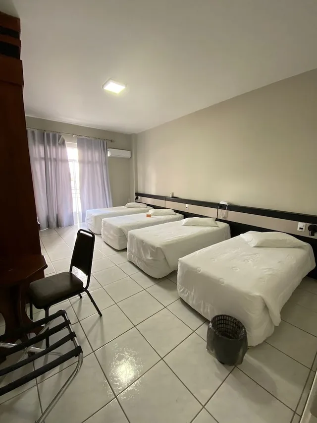 غرفة قياسية رباعية بأربعة أسرّة، Map Hotel 1/1