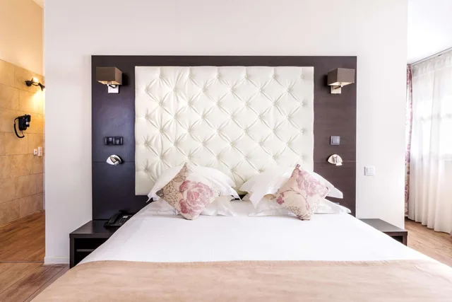 غرفة بسرير مزدوج بشرفة، Best Western Le Marquis de La Baume 1/2