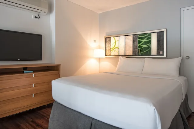 Junior Suite, 2 Queen Beds, Chateau Bromont 6/10