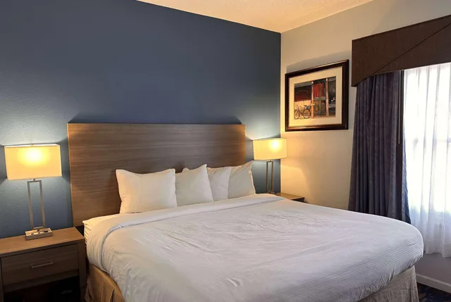 Suite, King Bed, Baymont by Wyndham Indianapolis Northwest 2/2