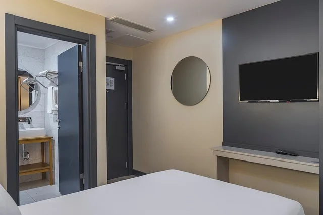 غرفة قياسية بسرير كوين، Garner Hotel Istanbul - Airport Arnavutkoy by IHG 2/5