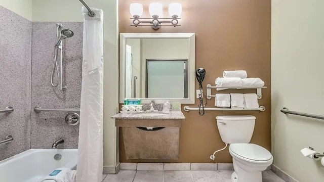 غرفة قياسية بسريرين مزدوجين لذوي الإعاقة، Holiday Inn Express & Suites Lubbock Southwest - Wolfforth 5/6