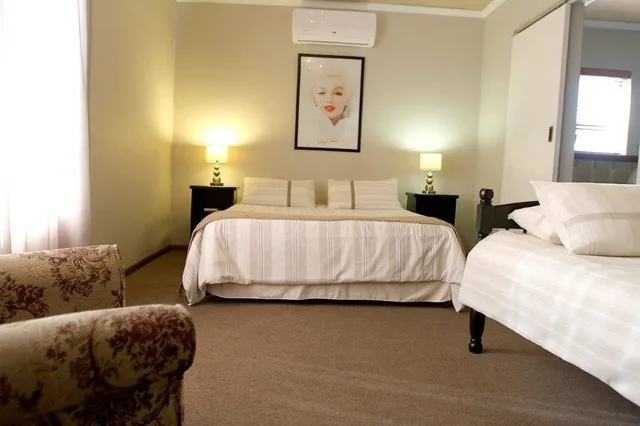 1 Bedroom, Family, Queen Bed, Sofa, Broadway Tygervalley 2/5