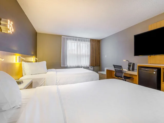 غرفة قياسية بسريرين كوين، Clarion Pointe Quebec Airport 1/5