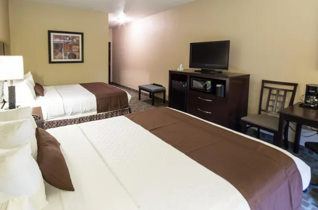 Standard, 2 Queen Beds, Best Western Plus Eastgate Inn & Suites 6/10