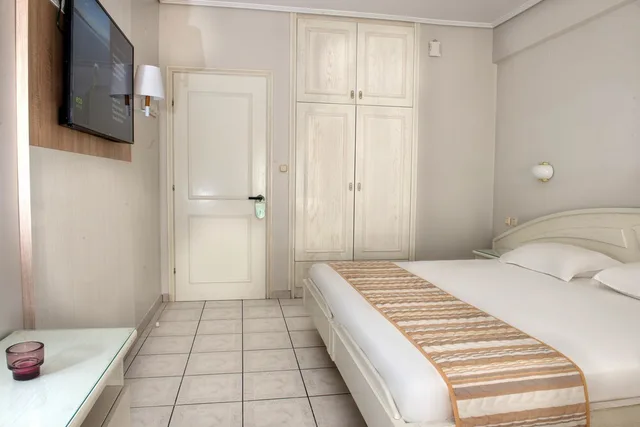 غرفة كومفورت رباعية بثلاثة أسرّة مع أريكة، Strass Hotel 1/4