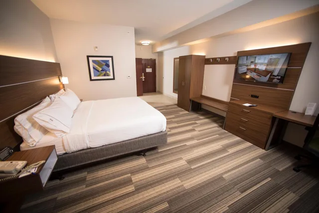 جناح بسرير كينج مع أريكة، Holiday Inn Express Hotel And Suites Lexington Downtown University 1/8