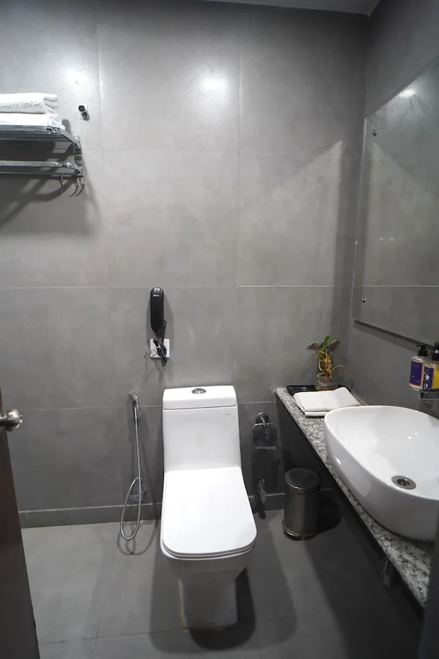 غرفة كلوب بسرير مزدوج، The Corus Hotel 2/3