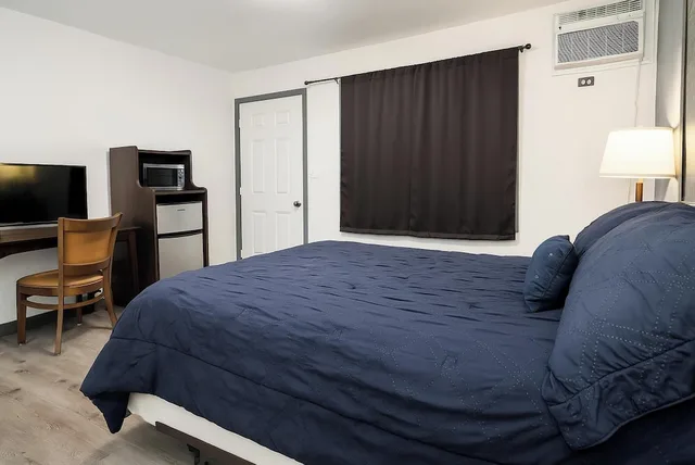 غرفة بسرير مزدوج، OYO Landmark Inn Oskaloosa Near Hwy 63 8/10