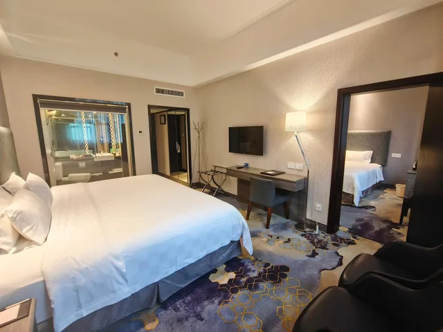 غرفة متصلة عائلية بسرير كينج وسريرين منفصلين وسرير كوين، SHENZHEN LIDO HOTEL 1/2