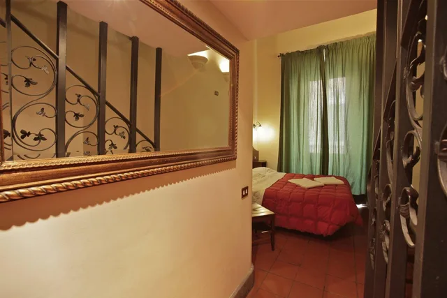 غرفة ثلاثية، Hotel Panda 2/2