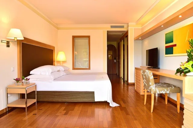 غرفة كلاسيكية بإطلالة على المسبح، Pestana Carlton Madeira 1/3