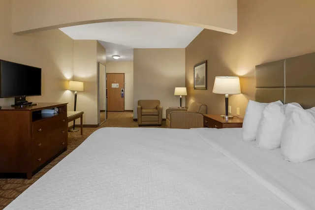 غرفة قياسية بسرير كينج، Best Western Plus Butterfield Inn 1/3