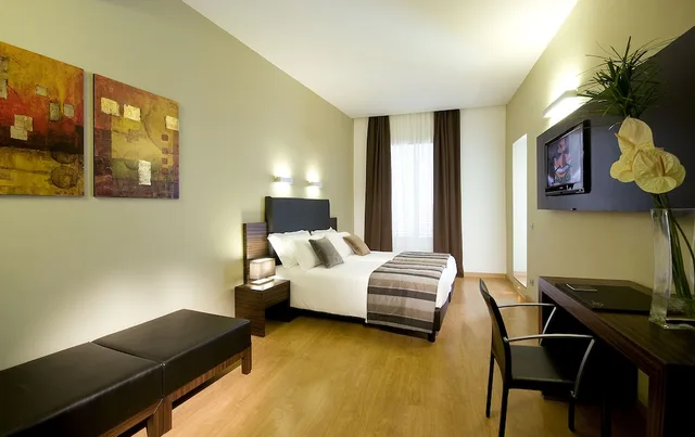 غرفة رباعية بسريرين منفصلين مع أريكة، Hotel Trevi Collection 5/7