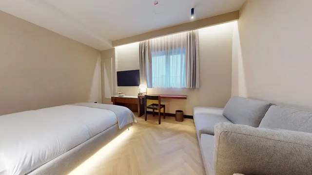 Superior, Queen Bed, Trianon 1/10