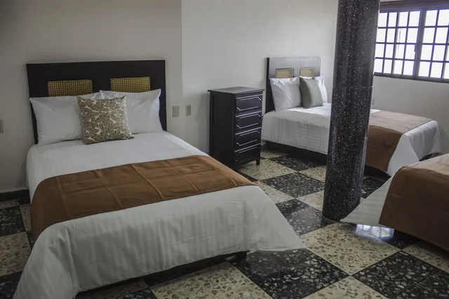 غرفة عائلية ثلاثية بسريرين مزدوجين، Hotel Mucara 1/1