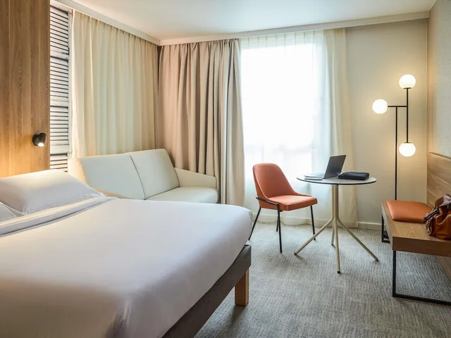 غرفة قياسية بسرير مزدوج مع أريكة، Novotel Beaumanoir 5/10