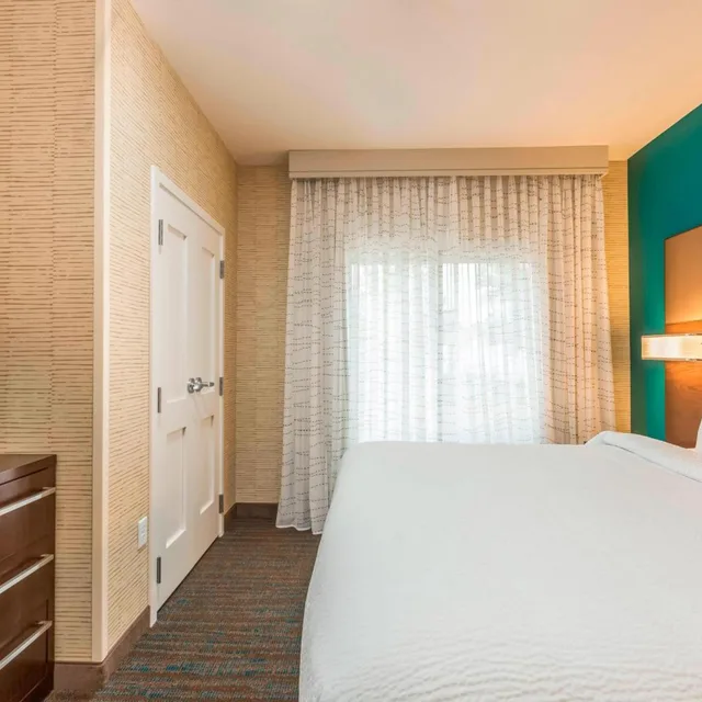 جناح بسرير كينج بغرفة نوم واحدة مع أريكة بحوض استحمام لذوي الإعاقة، Residence Inn Portland Hillsboro Brookwood 2/4